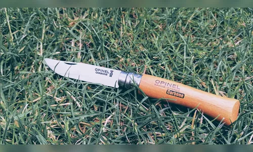 Homem em surto avança contra a PM com canivete em Apucarana