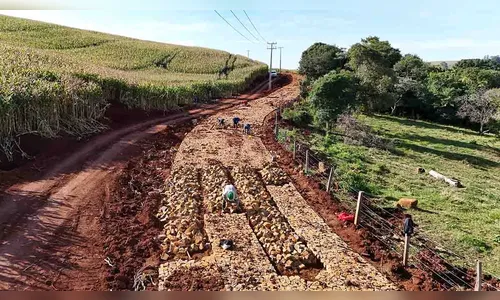 Carlos Gil confirma R$ 12,8 milhões para pavimentar estradas rurais em Ivaiporã