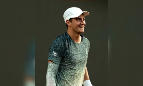 Veja onde assistir João Fonseca x Jannik Sinner ao vivo nesta terça-feira (10)