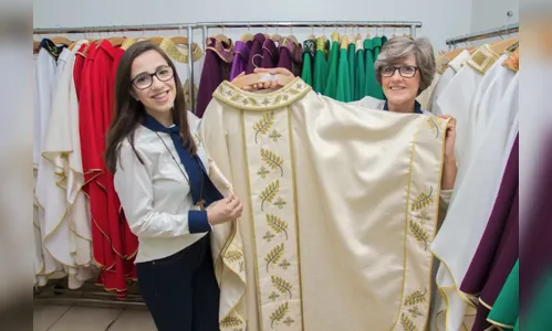 Vereadora propõe comenda a empresa que assina peças usadas pelo Papa