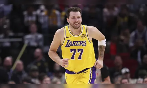 Em noite histórica, Doncic anota 60 pontos e leva os Lakers à oitava vitória seguida
