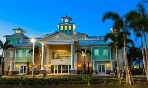 Apresentador do SBT tem fortuna de R$ 1 bilhão e mansão estimada em R$ 9 milhões; saiba quem