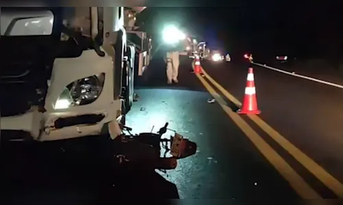 Motociclista morre após batida com caminhão na BR-163, no Oeste do PR
