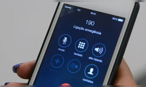 Mulher é roubada enquanto ligava para a polícia em Arapongas