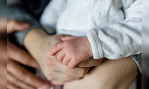 Mulher é agredida com bebê de dois meses no colo em Arapongas