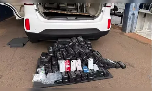 Homem é preso com mais de 800 iPhones em fundo falso de carro no Paraná