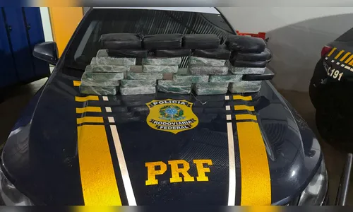 PRF prende casal com mais de 32 kg de cocaína em fundo falso de carro em Maringá