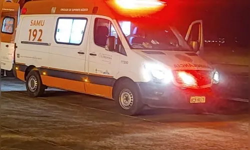 Motorista fica ferido após bater carro na traseira de caminhão em Arapongas