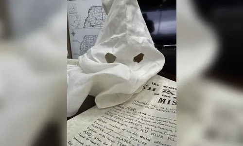 Objetos da Ku Klux Klan são descobertos durante limpeza em departamento de segurança nos EUA