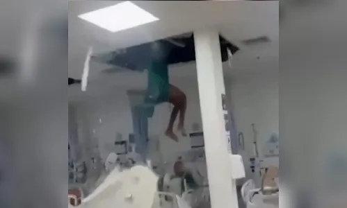 Paciente cai do forro de teto em hospital no RJ; veja vídeo