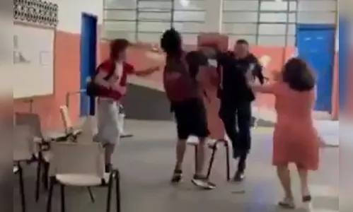 PM agride alunos que denunciavam abuso sexual de professor; veja vídeo