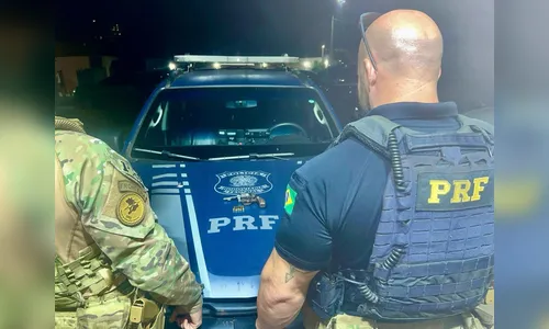 PRF liberta homem sequestrado e prende dupla armada no Paraná