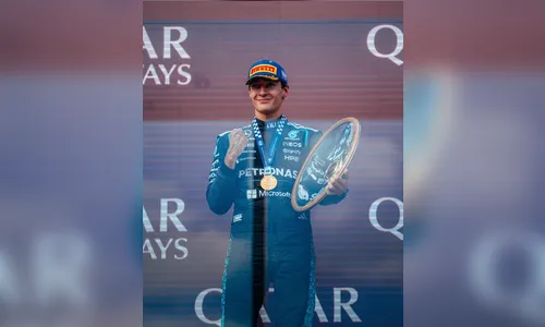 F1: Russell sofre com Ferrari, mas vence GP da Austrália eletrizante; Bortoleto é 9º