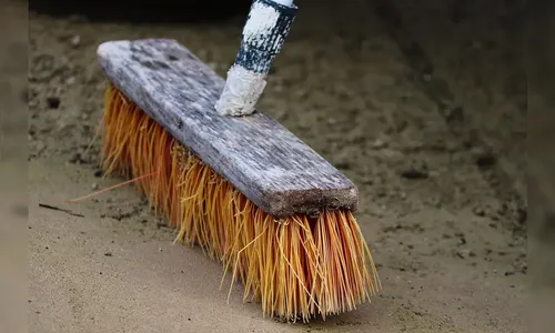 Homem espanca a ex-mulher com cabo de vassoura em Marumbi