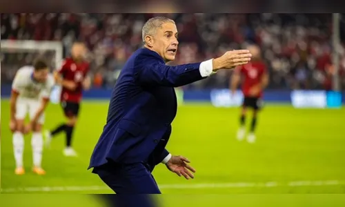 Sem brasileiros no comando: queda de Sylvinho na repescagem quebra marca histórica