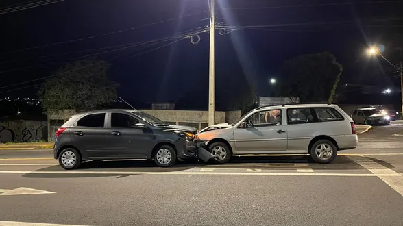 Batida frontal é registrada em Apucarana (PR)