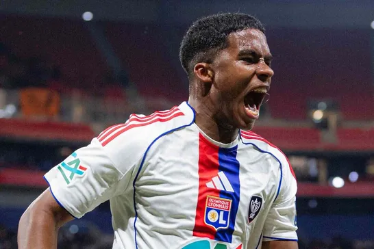 Expulsão complica Lyon, e Endrick vive noite apagada em eliminação