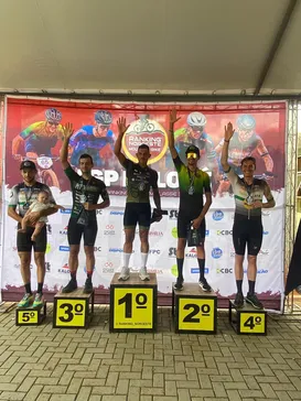 Equipe de ciclismo de Arapongas se destaca com pódios e lideranças