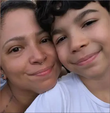 Mãe e filho morrem após acidente entre bicicleta elétrica e ônibus na Tijuca