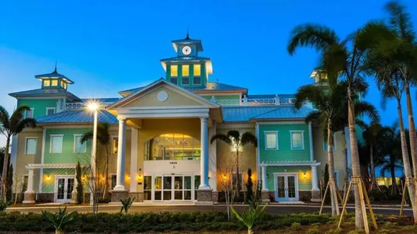 Apresentador do SBT tem fortuna de R$ 1 bilhão e mansão estimada em R$ 9 milhões; saiba quem