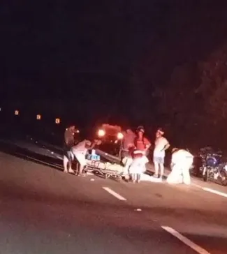 Motorista se envolve em acidente na BR-376, pega "rabeira" em caminhão e é atropelado