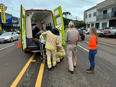 Motociclista sofre fratura no fêmur em acidente na Avenida Minas Gerais em Apucarana