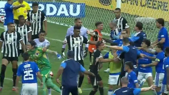 Súmula registra 23 expulsões em final entre Cruzeiro e Atlético