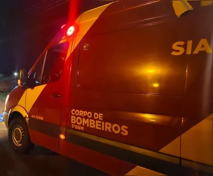 Bombeiros atendem sequência de acidentes na BR-376 em Mauá da Serra