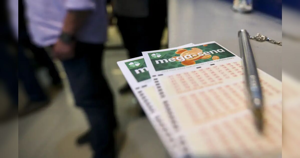 Mega-Sena acumula de novo e vai sortear R$ 100 milhões no sábado (25)