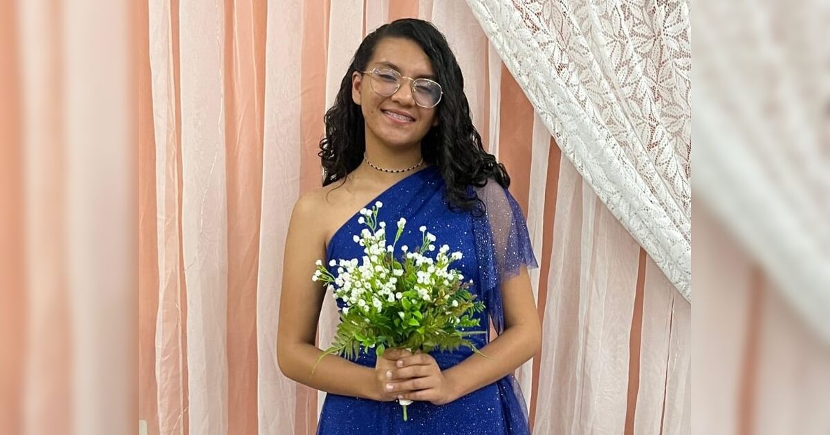 Adolescente internada na UTI mobiliza corrente de oração em frente ao Hospital da Providência