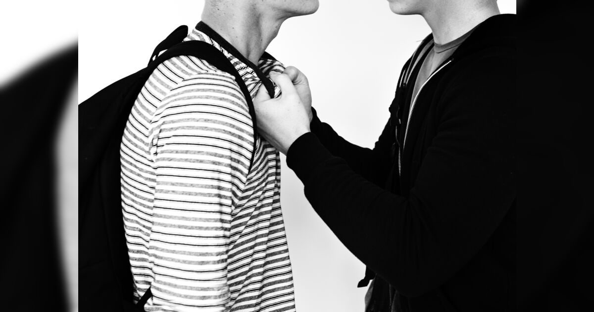 Homem é agredido e tem pertences roubados ao retornar para casa