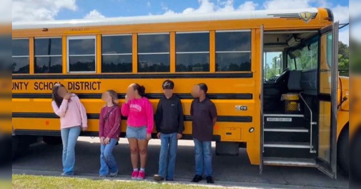 Motorista de ônibus escolar desmaia ao volante e crianças se juntam para frear veículo