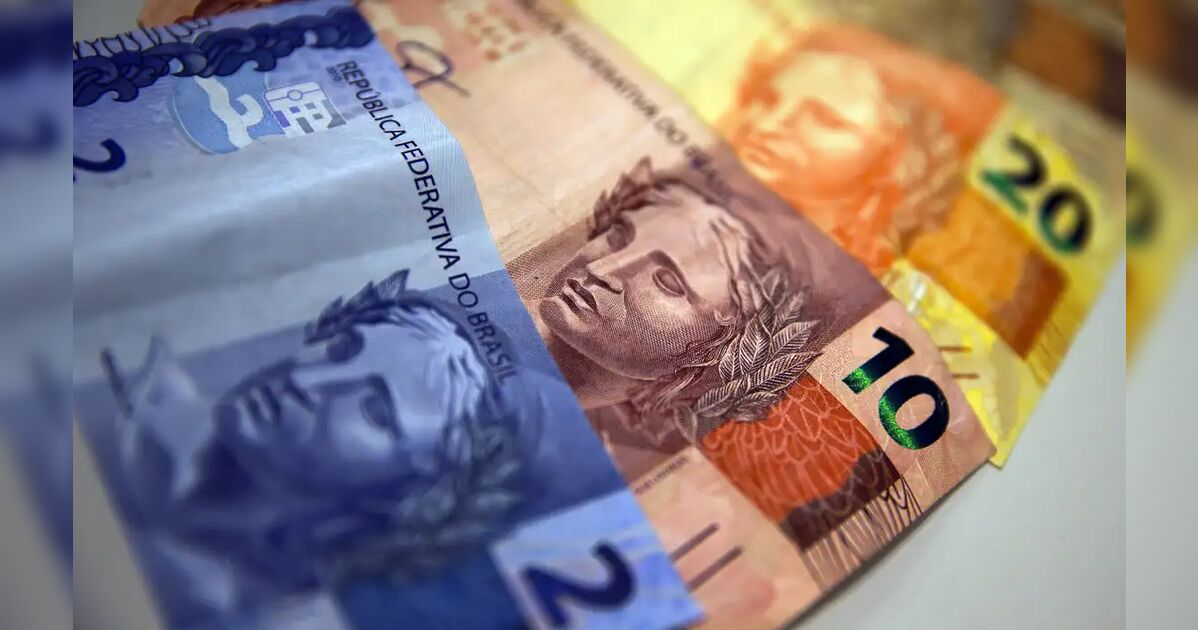 Aposentados e pensionistas do INSS começam a receber 13º nesta sexta