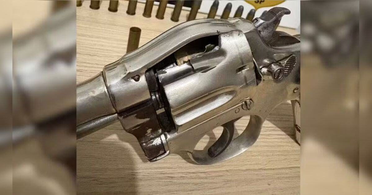 Arma estoura e homem é atingido por fragmentos no pescoço