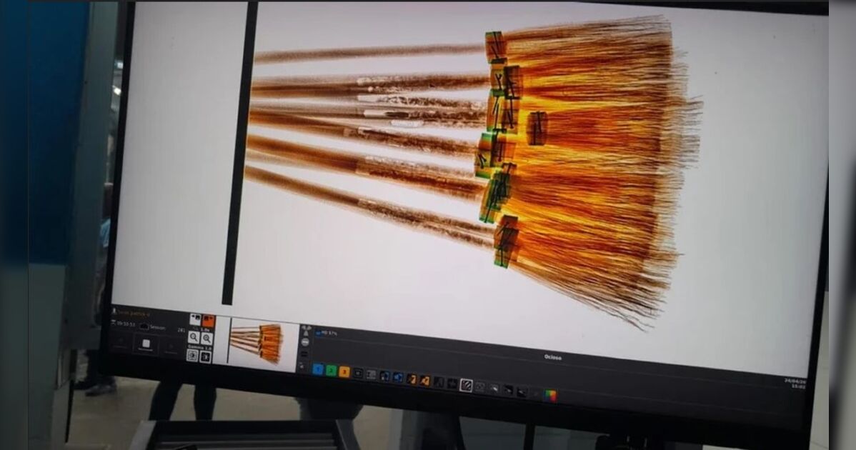 Mulher é presa ao tentar entrar em presídio com maconha e 'Viagra' em cabos de vassoura