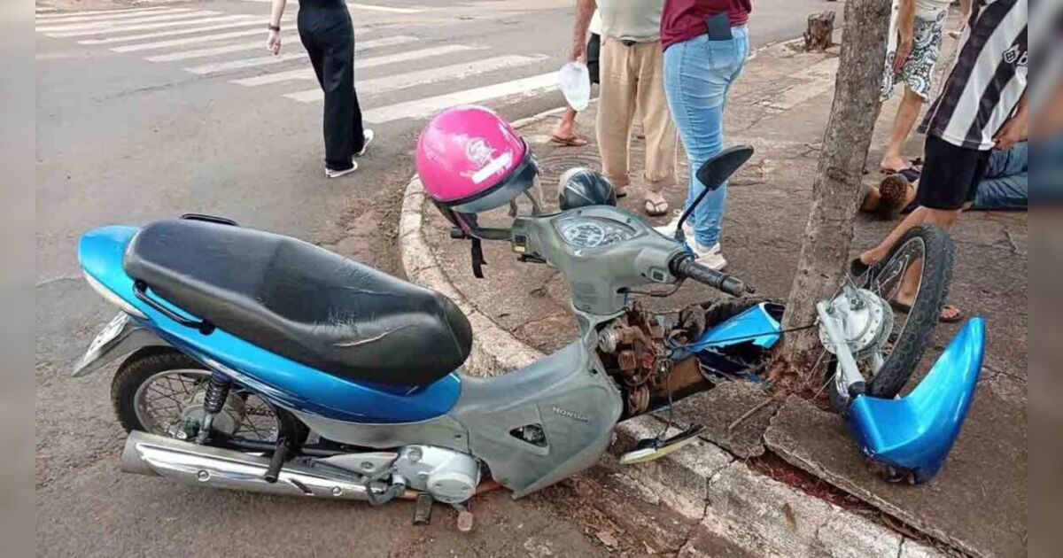 Batida entre motos no centro de Faxinal deixa homem ferido