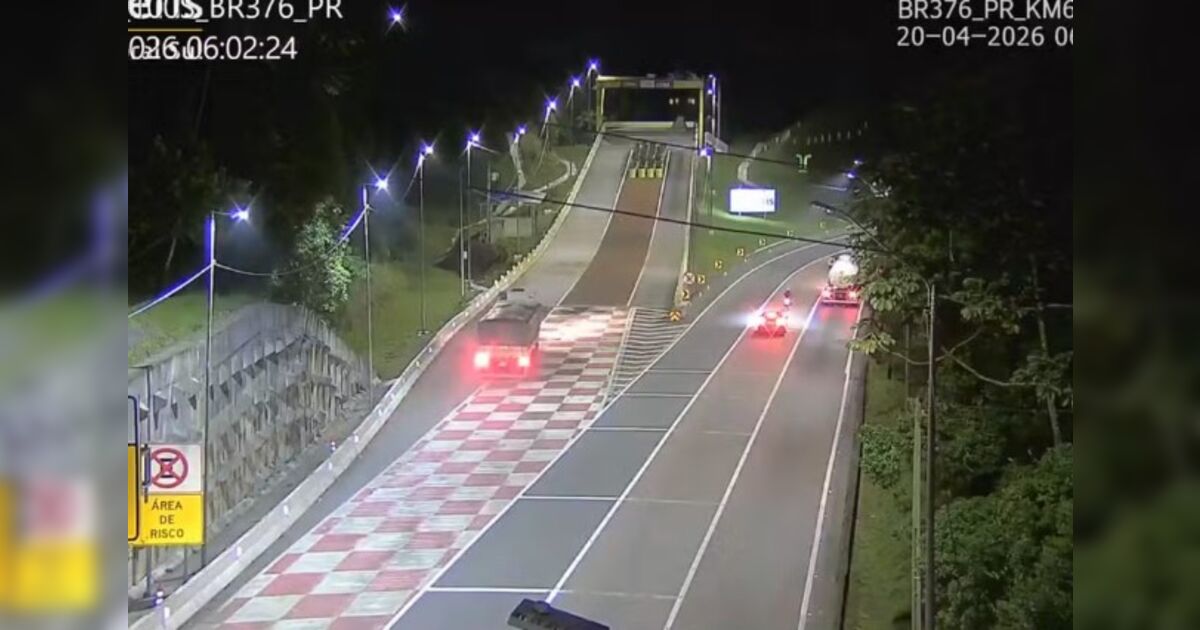 Vídeo: Caminhão perde freios e tomba em área de escape da BR-376 no PR