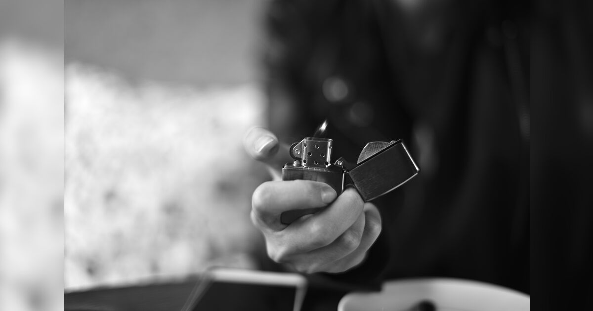 Mulher invade casa de ex-marido, ameaça de morte e incendeia pertences