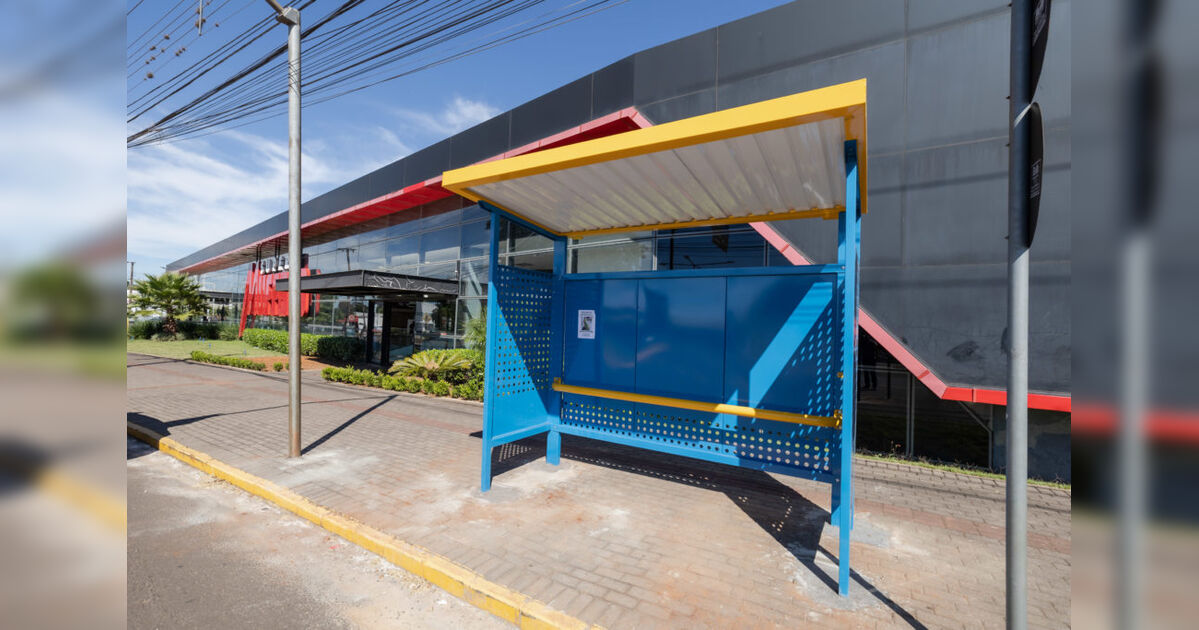 Prefeitura de Apucarana instala novos pontos de ônibus