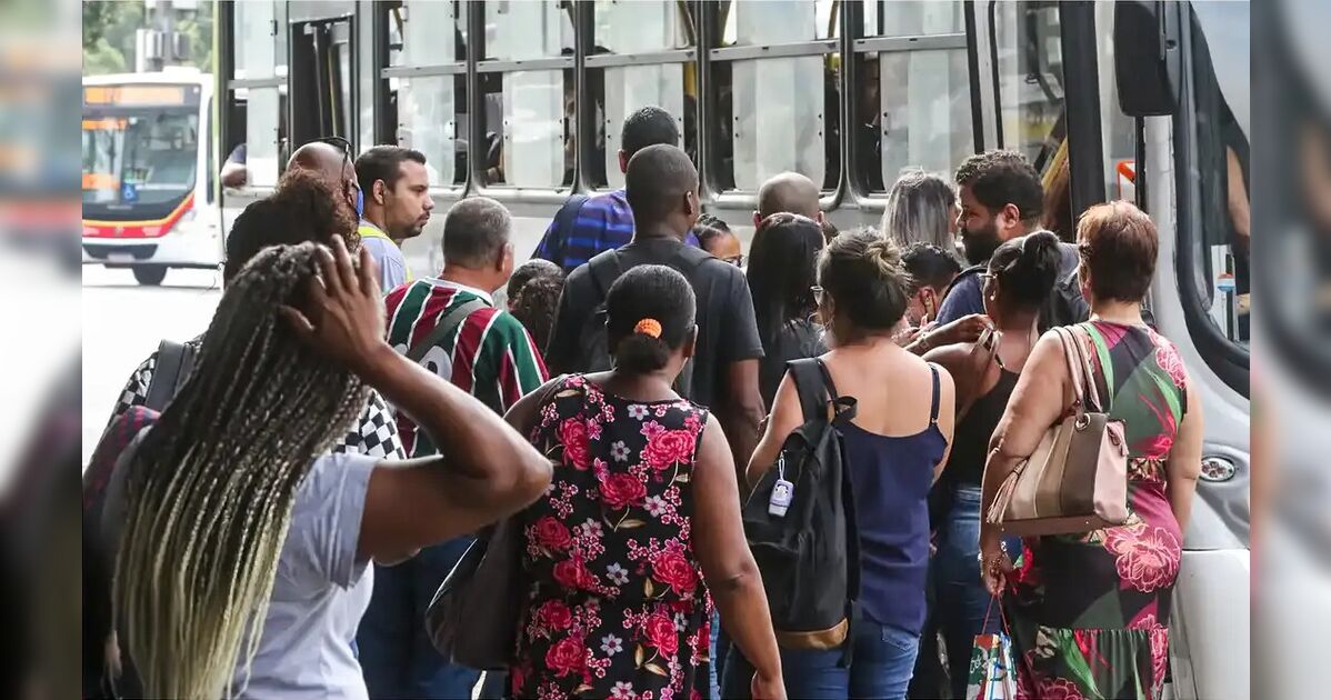 Número de pessoas em busca de emprego há dois anos ou mais cai 21,7%