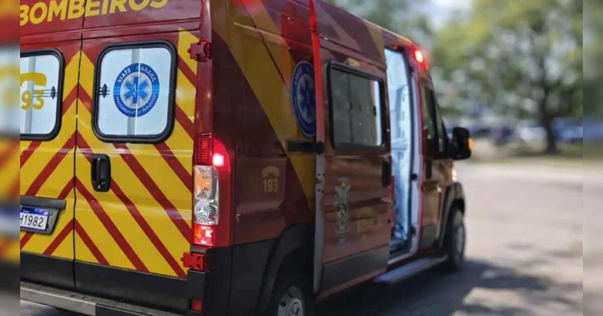 Motociclista tenta fugir da PM, bate em muro e acaba no hospital em Ivaiporã