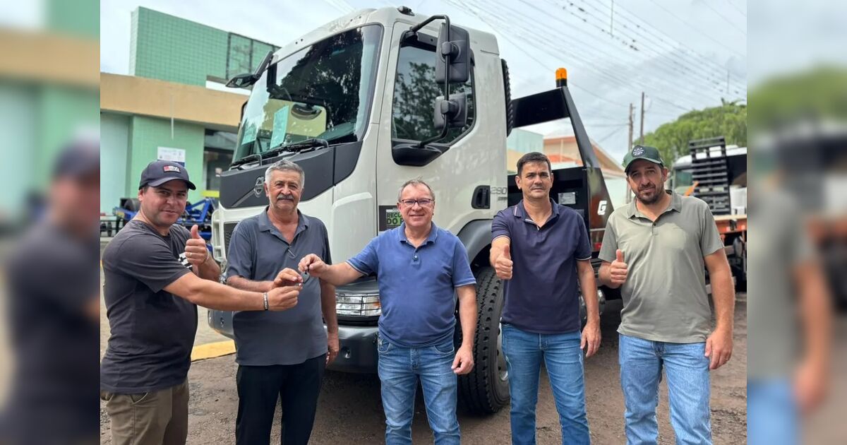 Prefeitura de Rio Bom (PR) recebe caminhão do Governo Estadual