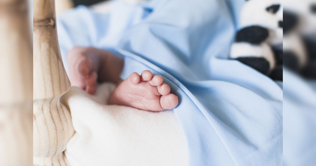 Polícia britânica prende chefe de hospital onde enfermeira assassinou sete bebês