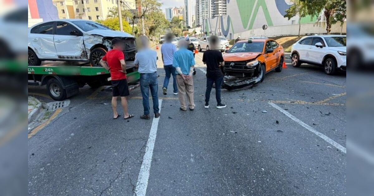Família que voltava de chá revelação fica ferida em batida de três carros no PR