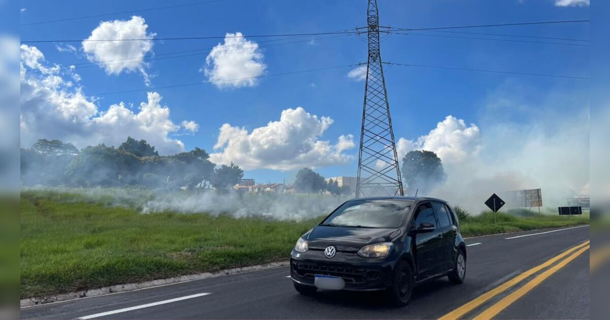 Incêndio ambiental às margens da Avenida Brasil mobiliza Corpo de Bombeiros em Apucarana