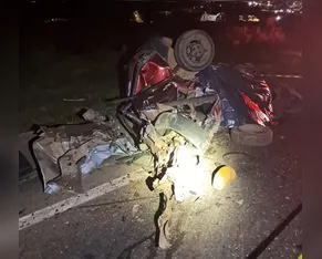 Motorista de 24 anos morre em colisão frontal com carreta na PR-092
