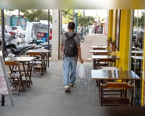 Prefeitura de Apucarana orienta comerciantes sobre uso correto de calçadas