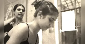 A adolescente da foto se tornou um dos nomes mais conhecidos da TV brasileira; saiba quem