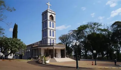Gritaria na madrugada mobiliza PM na Praça Padre Yves Gueguem, em Ivaiporã