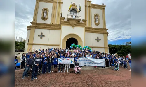 Caminhada pela Conscientização do Autismo reúne famílias no centro de Apucarana